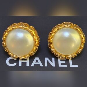 Chanel Vintage Round Pearl Earrings Clipon CC Edge